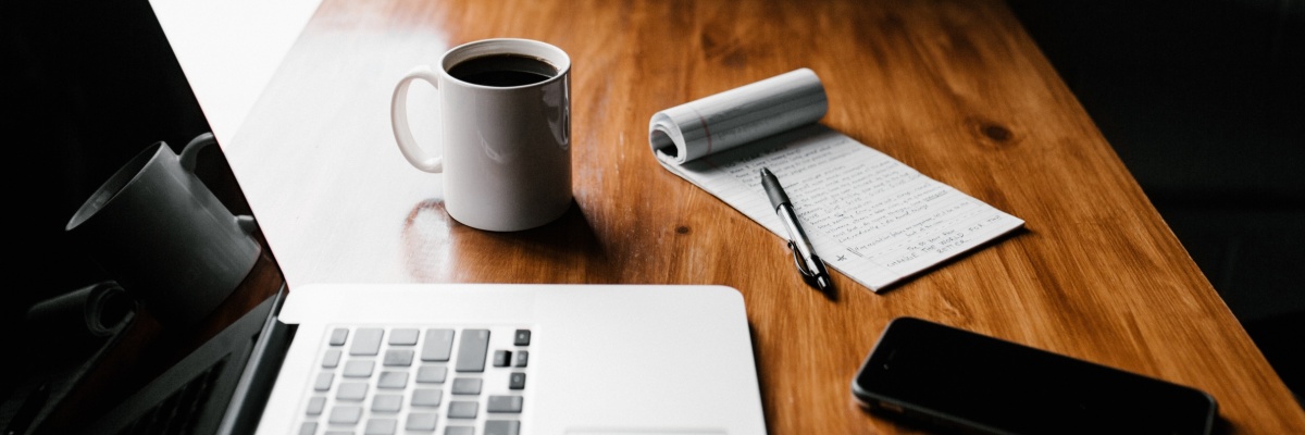 Stimungsbild: Arbeitsplatz im Büro