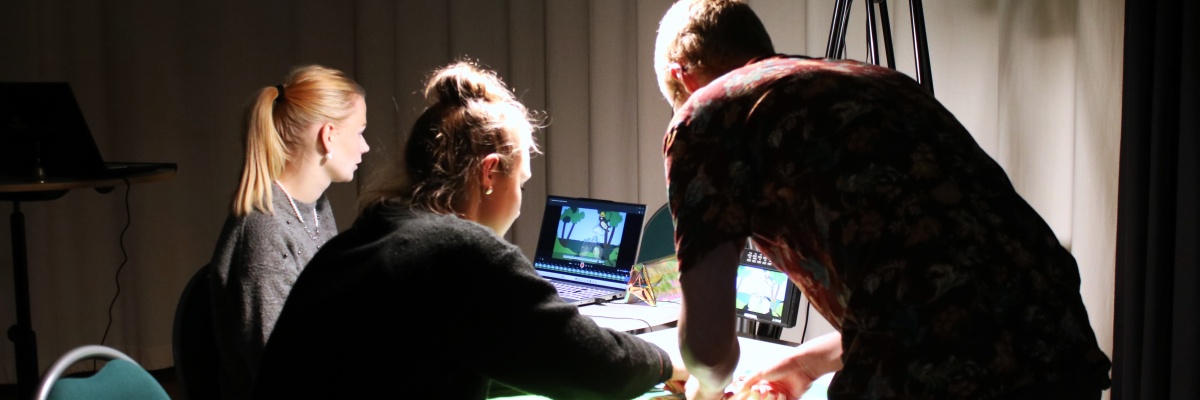 Studierende im Workshop an der Trickfilmstation