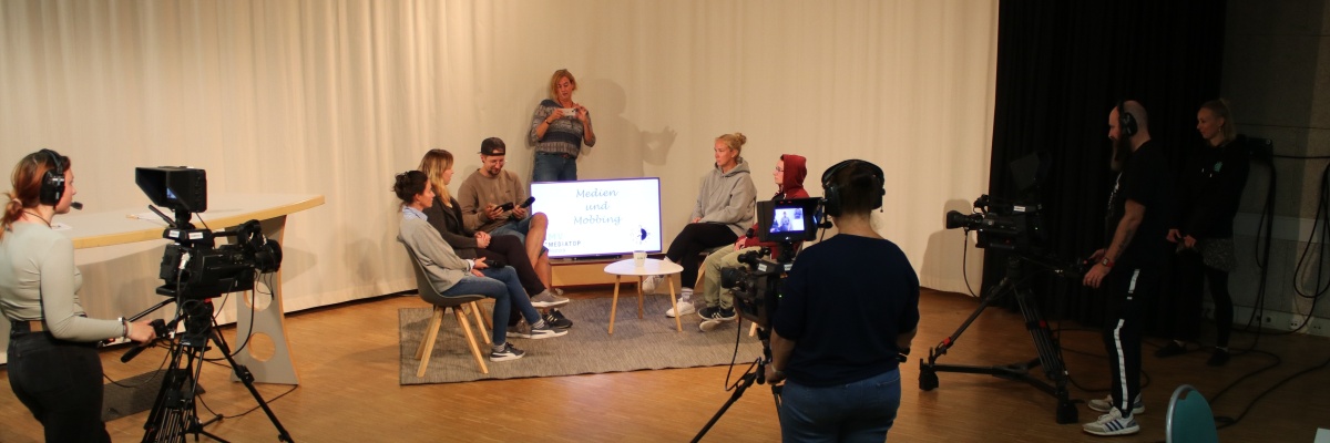 Ein Talk im Studio im Mediatop Rostock.